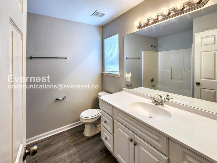 Building Photo - 2175 Red Oak Cir