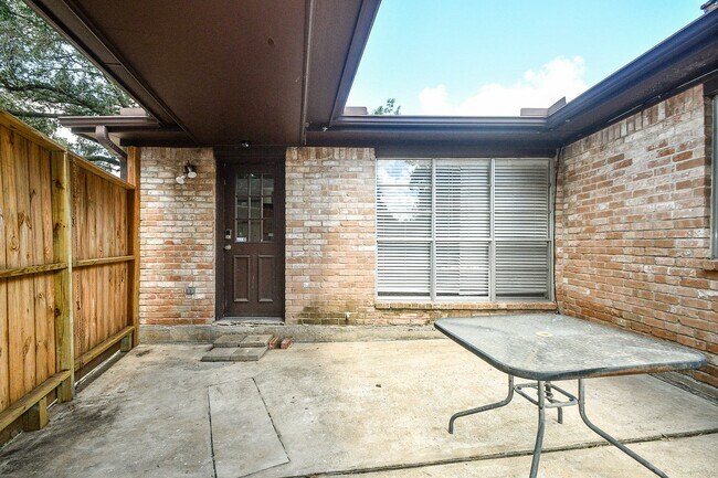 Building Photo - 21327 Park Tree Ln