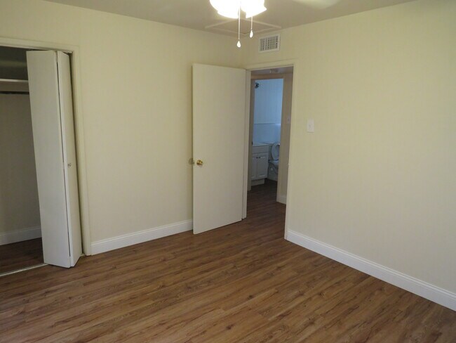 Building Photo - 419 Anton Dr