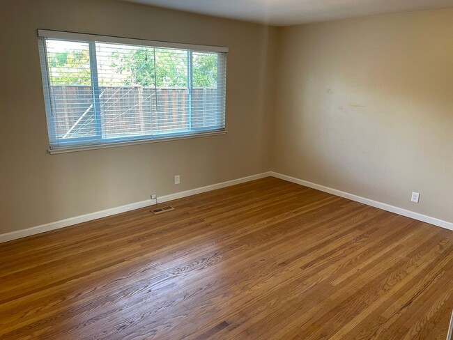 Building Photo - Beautiful 3bed/2ba house on Cul-de-sac. Great location with Cupertino Schools.