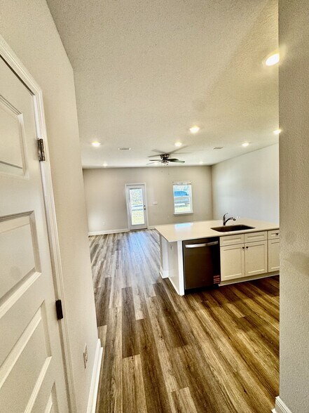 Building Photo - 5673 Stellarjay St