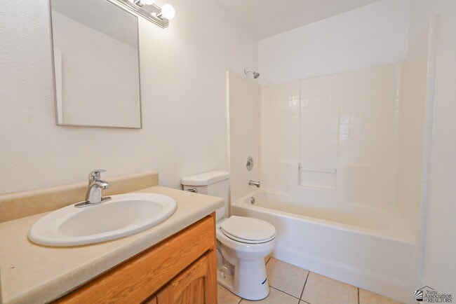 Building Photo - 604 Yucca St