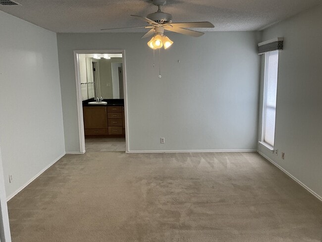 Building Photo - 129 Splitrock Ln