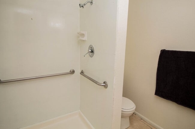 Building Photo - Amazing condo in heart of Glendale $1500.00/ Month $500.00 OFF towards 2nd months' rent