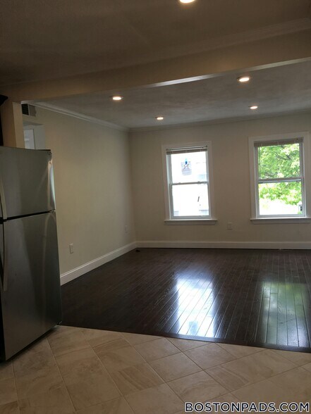 Building Photo - 130 Brooks St