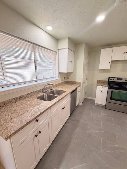 Building Photo - 4527 Fitzwater Dr