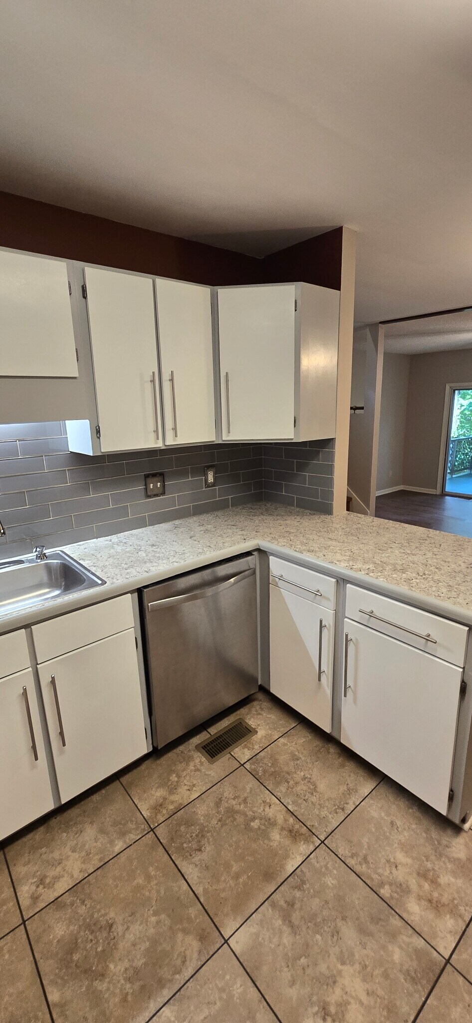 Building Photo - 2025A Stoneycreek Dr