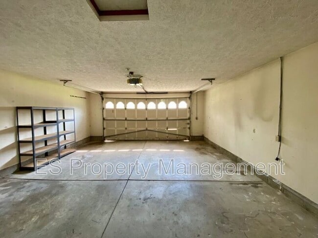Building Photo - 6110 Munsee Ln