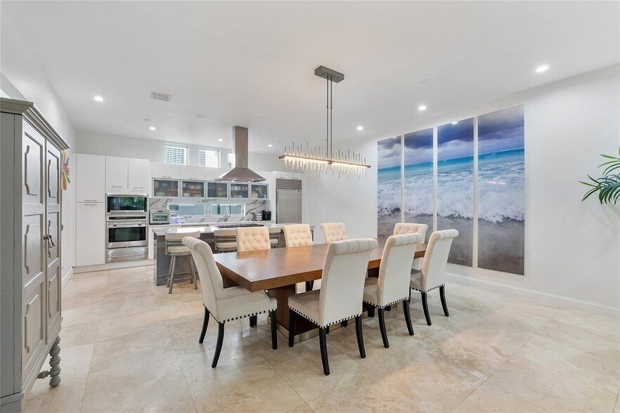 Building Photo - 3266 NE 15th St