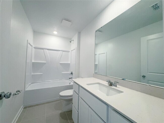 Building Photo - 2362 McKinley Dr