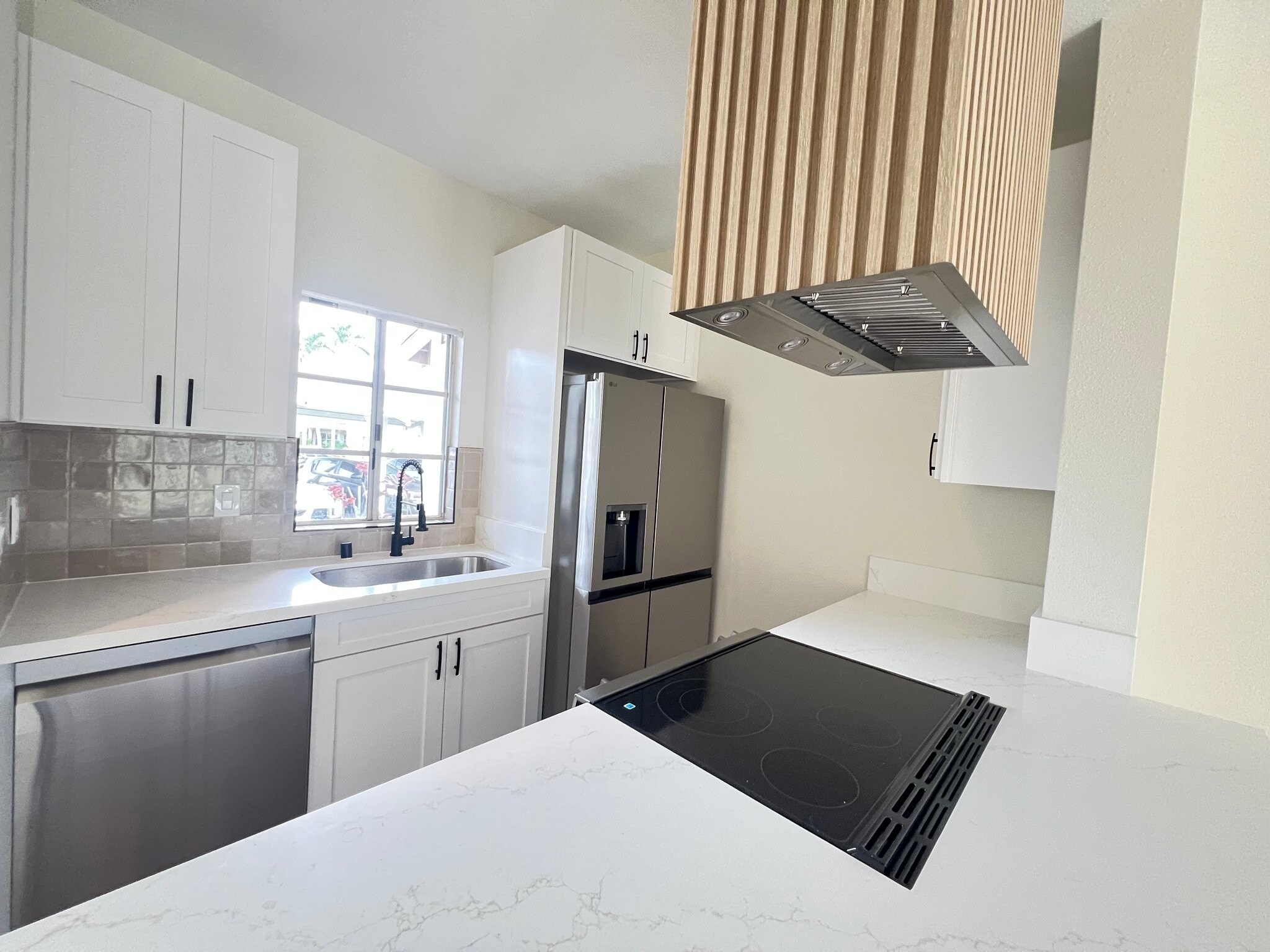 Building Photo - 94-690-690 Lumiauau St