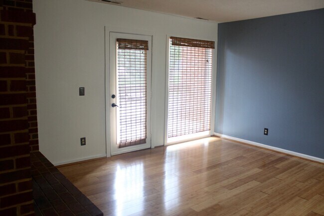 Building Photo - 2BR 2 Full Bath Condo with Modern Upgrades – Near Downtown Harrisonburg!