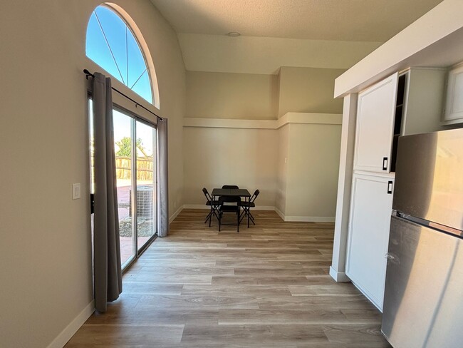 Building Photo - Single Story Palmdale Home