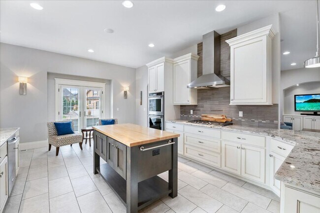 Building Photo - Stunning Custom Home in Gated Community!