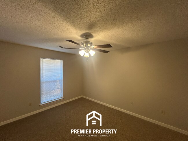 Building Photo - 7130 Redfern Dr