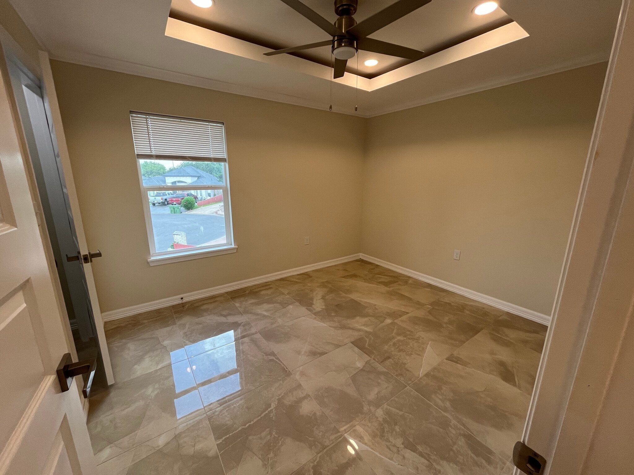 Building Photo - 2160 Alexandra Ct