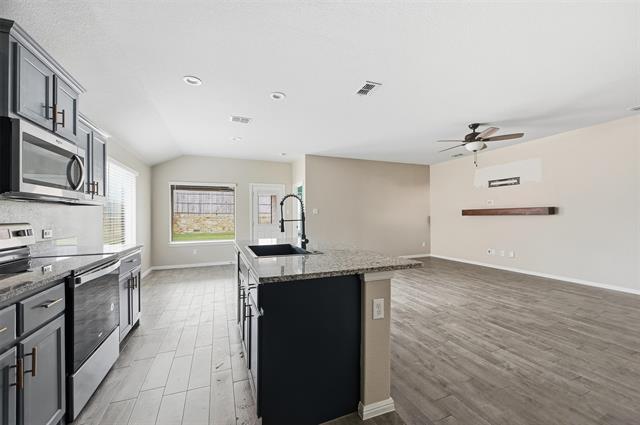 Building Photo - 405 Houndstooth Dr