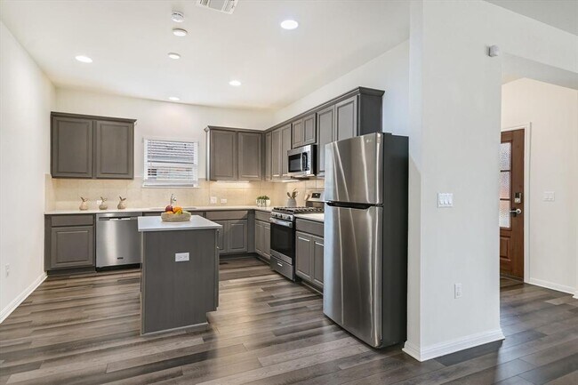 Building Photo - 8501 Looksee Ln