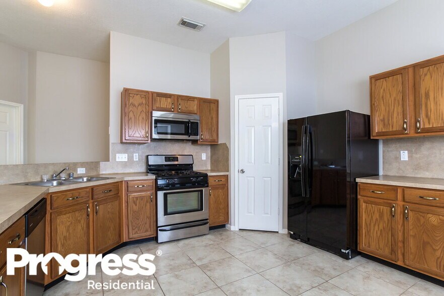 Building Photo - 2447 Halstead Dr