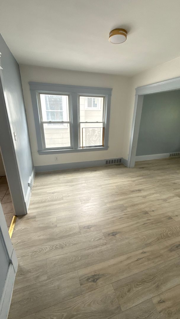 Building Photo - 3354 East 132