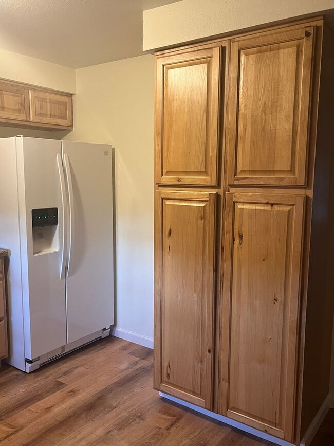 Building Photo - Turn Key Home