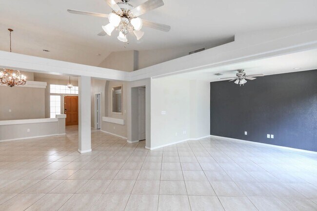 Building Photo - Single Story Northwest 3 Bedroom Pool Home