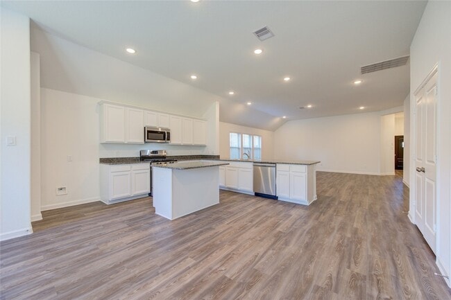 Building Photo - 5419 Tourmaline Wy