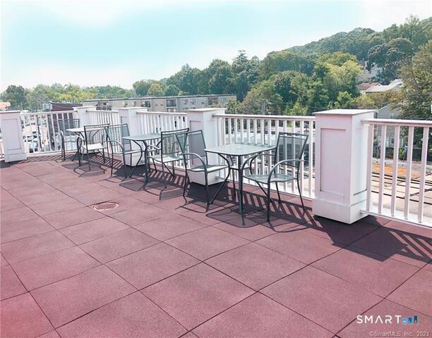 Building Photo - 947 Hope St