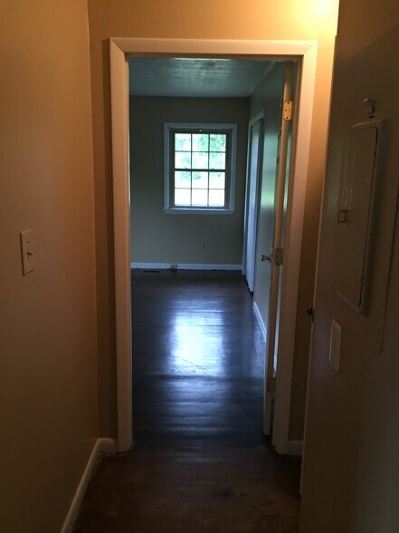 Building Photo - 1722 Shiloh Dr