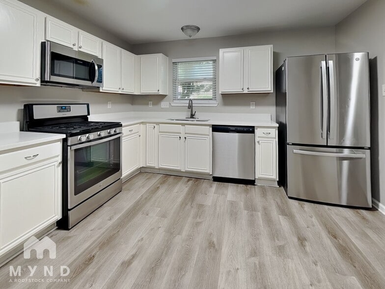 Building Photo - 19806 Azalea Valley Dr