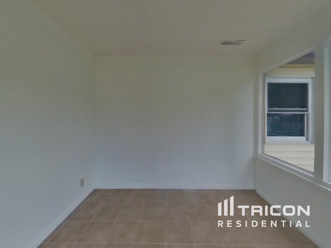 Building Photo - 5220 Tamarisk Ct