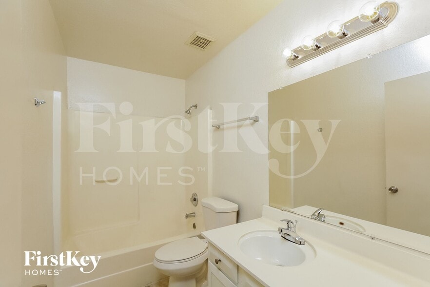 Building Photo - 10612 N 47th Dr