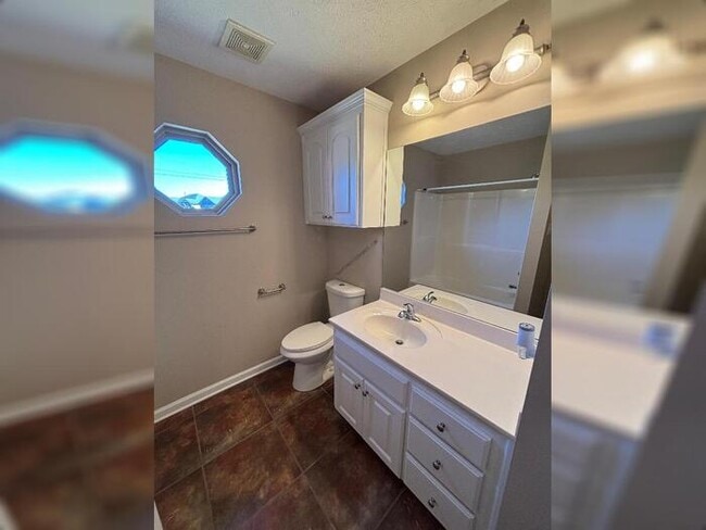 Building Photo - 2805 Southfork Dr