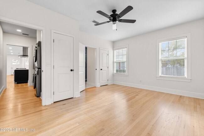 Building Photo - 4313 Lexington Ave