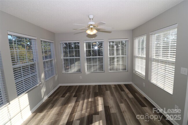 Building Photo - 1001 Boulder Dr