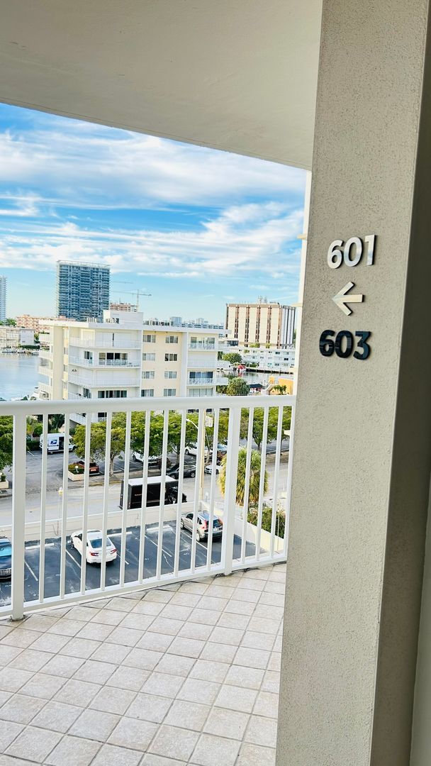 Building Photo - Stunning Waterfront One-Bedroom Apartment with Spectacular Views!