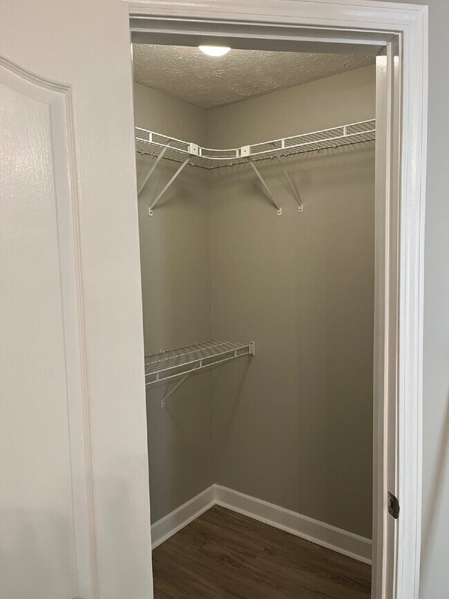 Building Photo - 3241 Hardwood Dr