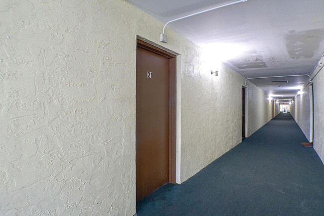 Building Photo - Cozy 2 beds 1 bath apartment in Fort Myers