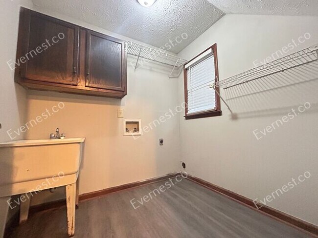 Building Photo - 170 Olde Oak Dr