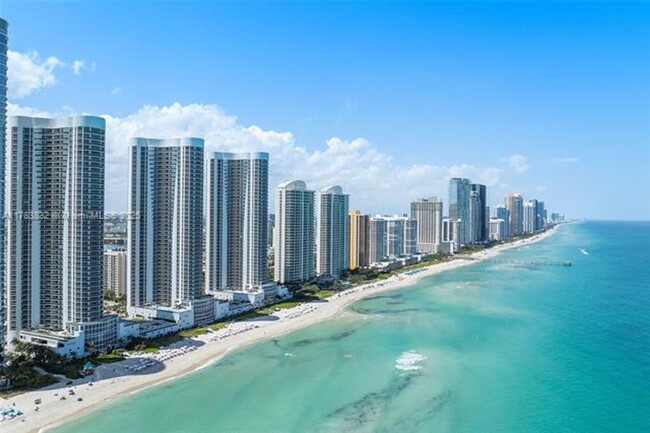 Building Photo - 15811 Collins Ave