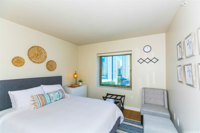 Building Photo - 1551 Ala Wai Blvd