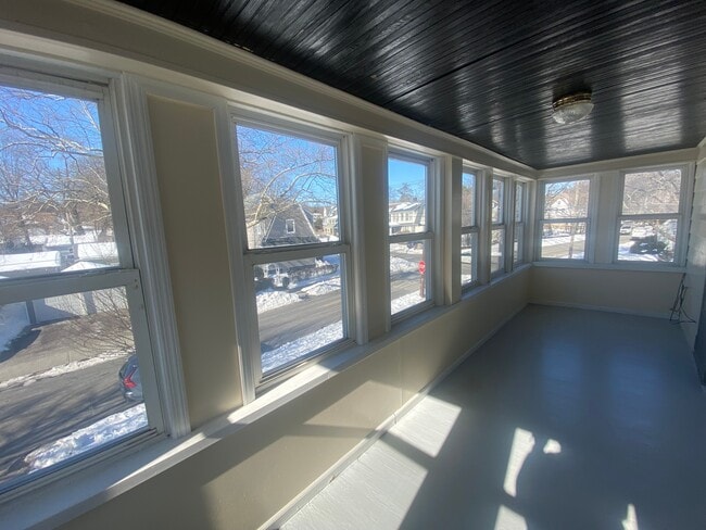 Building Photo - 133 Willowdale Ave