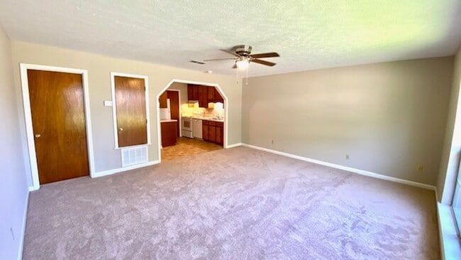 Building Photo - Conifer Ring #69 A,B,C