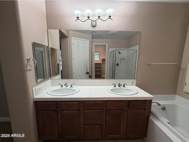 Building Photo - 421 W Wisteria Pl