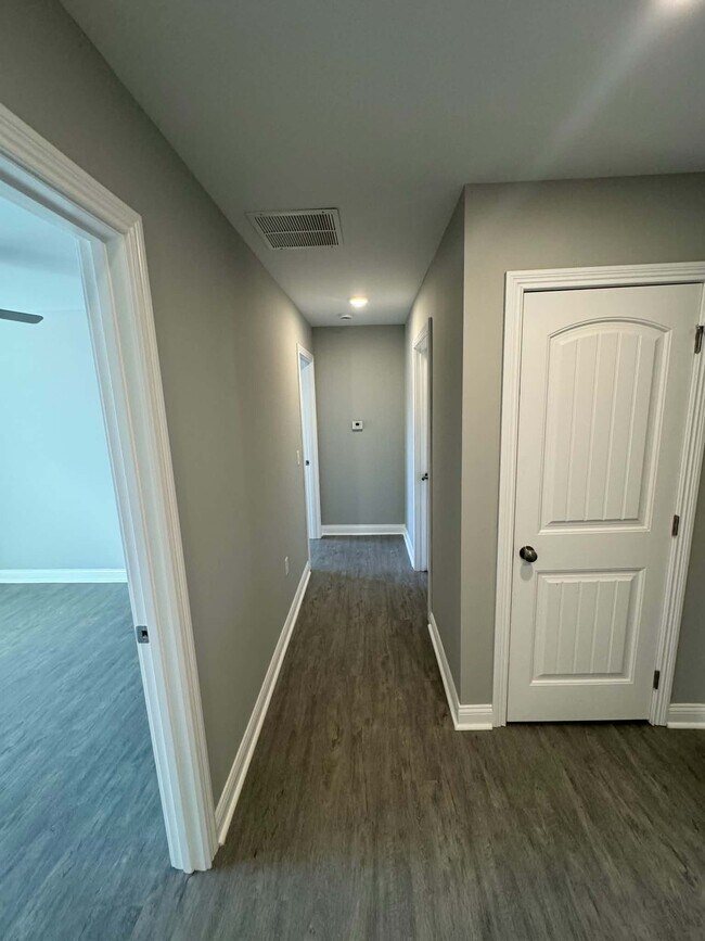 Building Photo - 3234 Cloverfield Ct