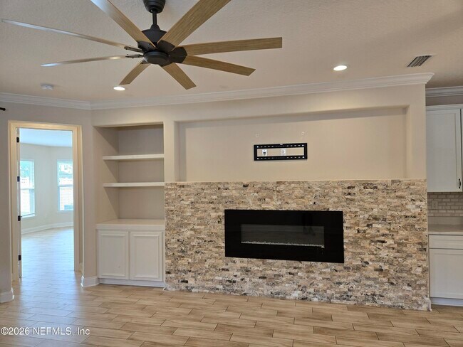 Building Photo - 835 Silver Pine Dr