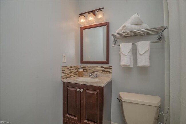 Building Photo - 590 Tenbee Ln