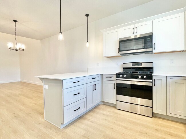 Building Photo - Beautiful Poolside Townhome at The Exchange!