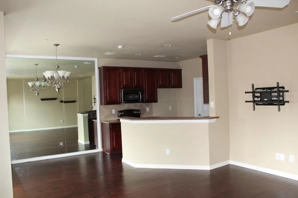 Building Photo - 8704 Manhattan Ave