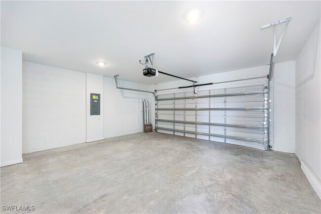 Building Photo - 19558 Fairhill Ct